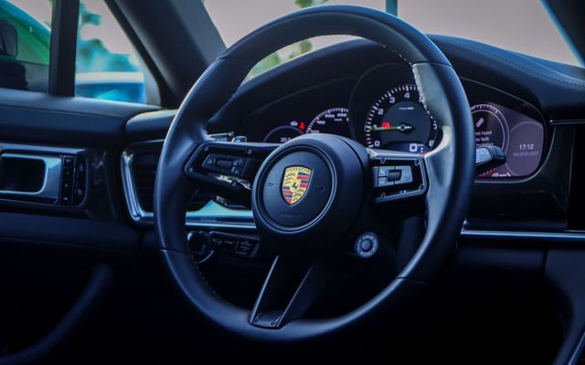 Porsche panamera 4s - image 4