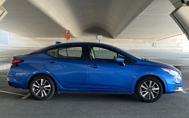 Nissan Versa - image 4