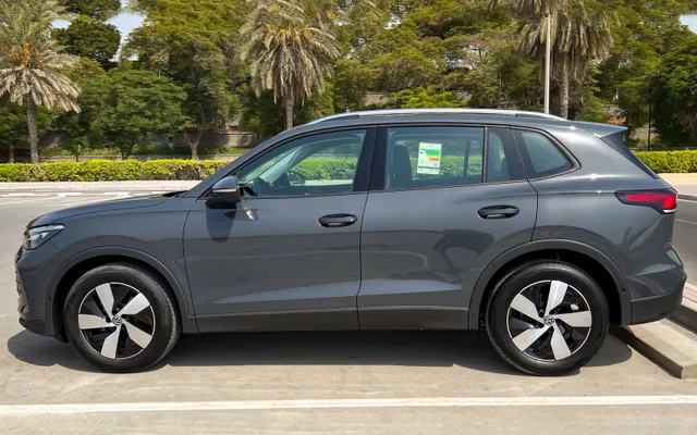 VOLKSWAGEN TIGUAN LIFE - image 2