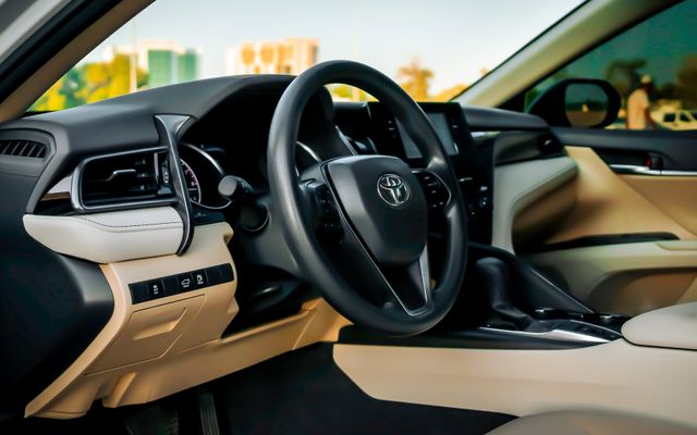 Toyota Camry - image 4