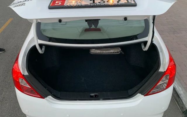 NISSAN SUNNY - image 4