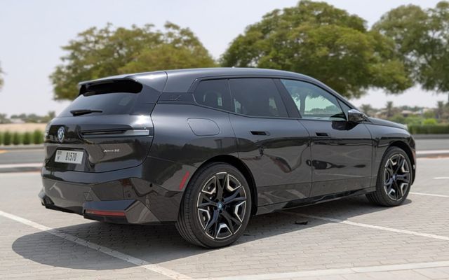 BMW IX - image 4