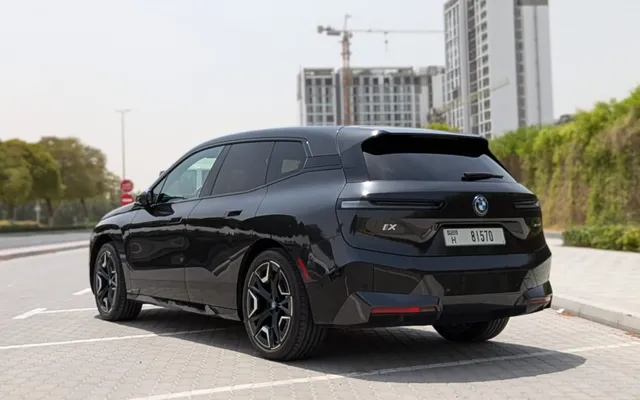 BMW IX - image 3