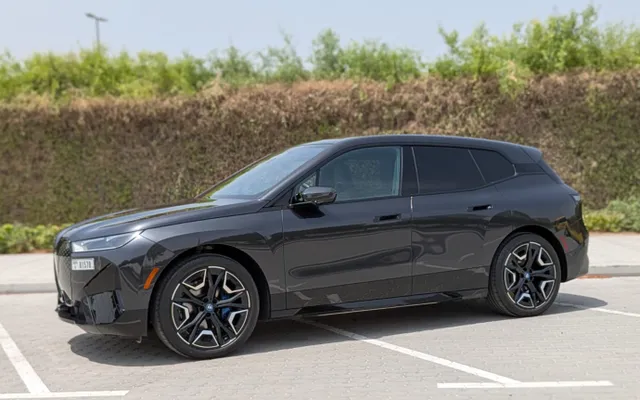 BMW IX - image 2