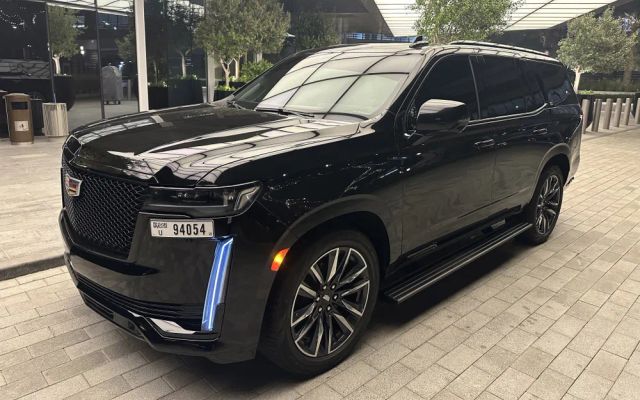 Cadillac Escalade - image 1
