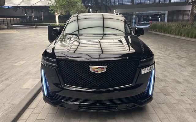Cadillac Escalade - image 3