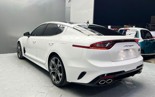Kia Stinger - image 4