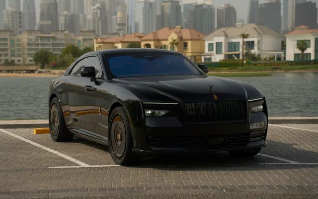 Rolls Royce Spectre - image 1