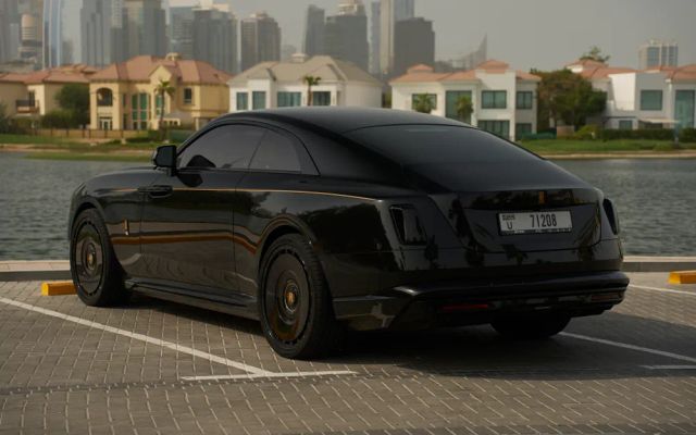 Rolls Royce Spectre - image 3
