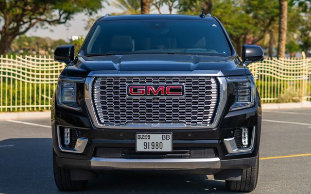 GMC Yukon Denali - image 3