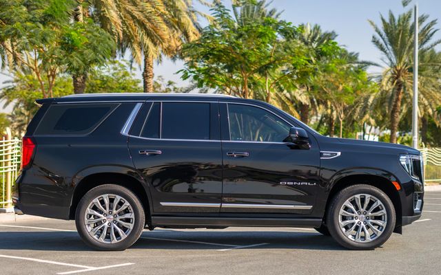 GMC Yukon Denali - image 4