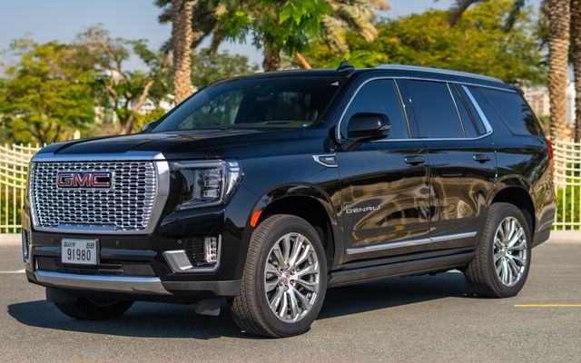 GMC Yukon Denali - image 1