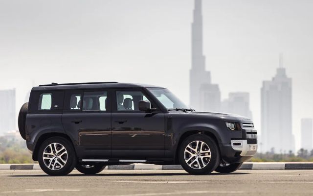 Land Rover Defender - image 3