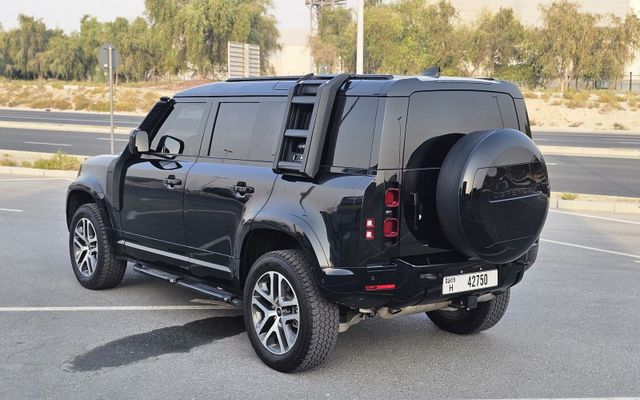 LAND ROVER DEFENDER - image 4