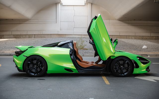 Mclaren 720S Spyder - image 2