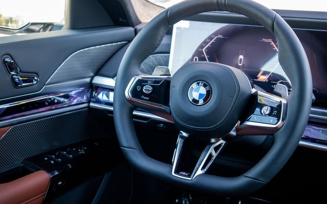 BMW 735i - image 4