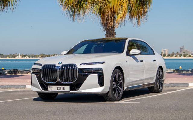 BMW 735i - image 1