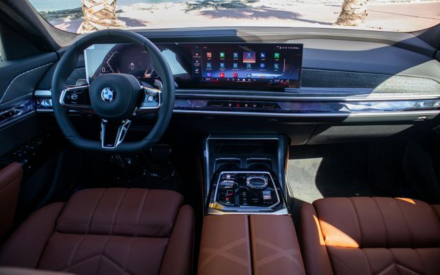 BMW 735i - image 3