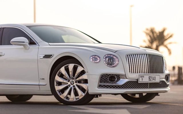 Bentley Flying Spur - image 4