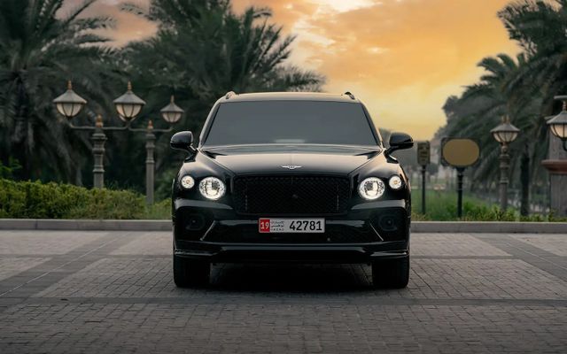 Bentley BENTAYGA 2023 – Picture 3