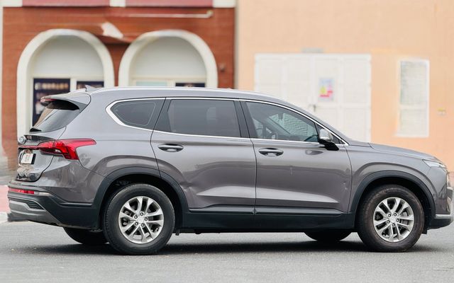 HYUNDAI SANTA FE - image 2