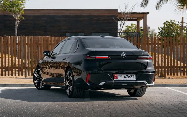 BMW 740Li - image 4