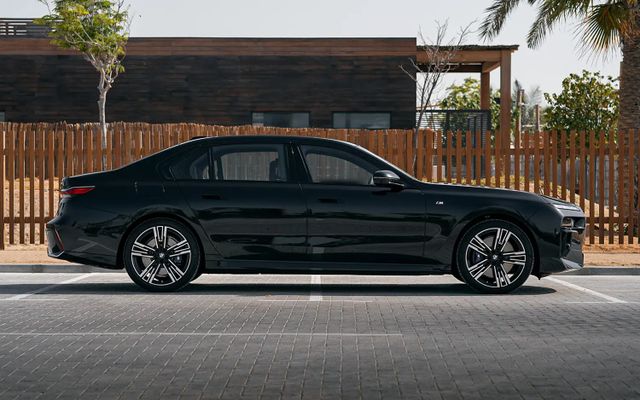 BMW 740Li - image 2