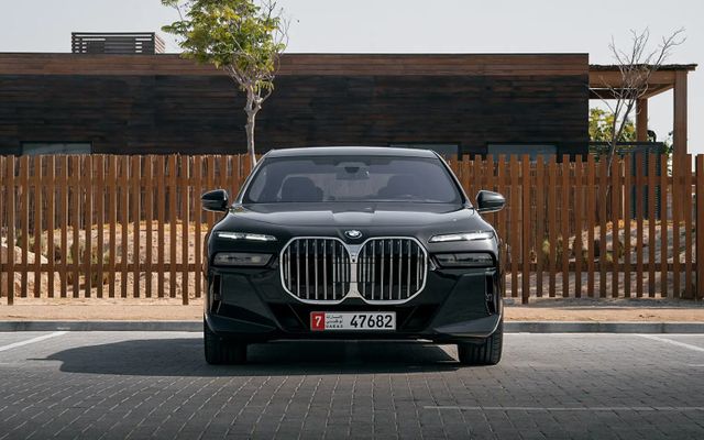 BMW 740Li - image 3