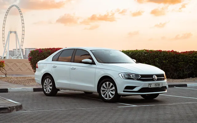 VOLKSWAGEN BORA - image 2