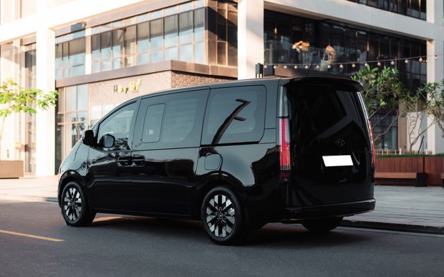 HYUNDAI STARIA - image 3