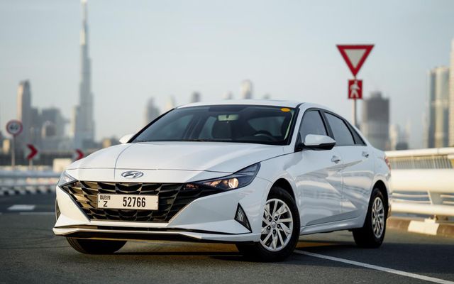 Hyundai Elantra - image 1