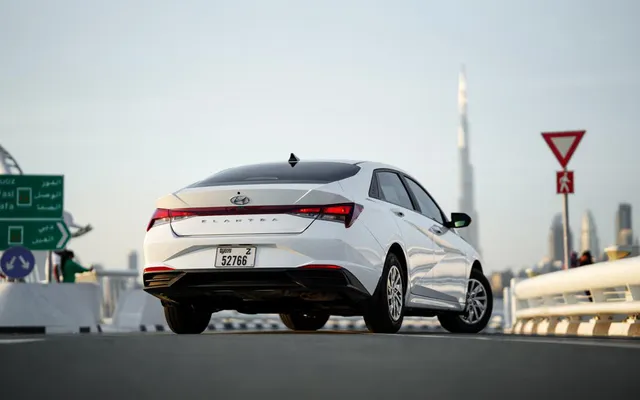 Hyundai Elantra - image 2