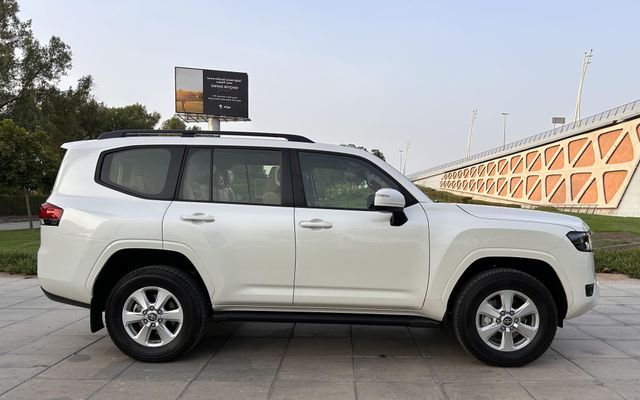 Toyota Land Cruiser - image 2