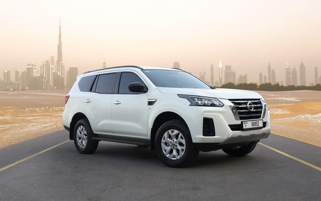 Nissan Xterra  White - image 4