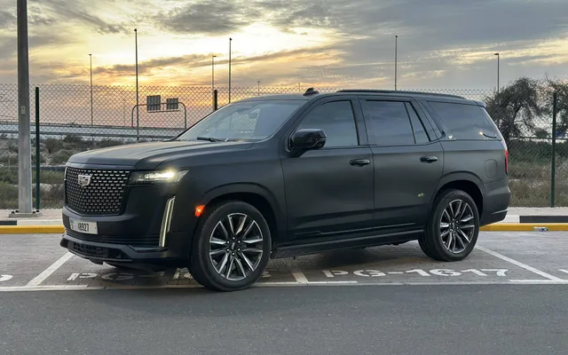 CADILLAC ESCALADE - image 1