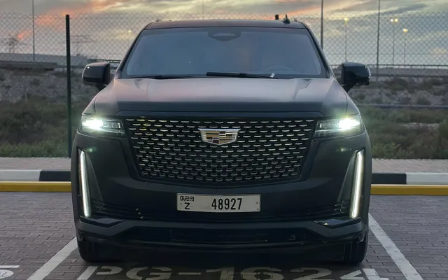 CADILLAC ESCALADE - image 3