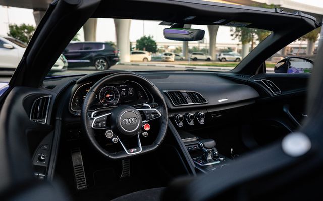 AUDI R8 V10 SPYDER - image 4