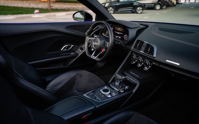 AUDI R8 V10 SPYDER - image 3