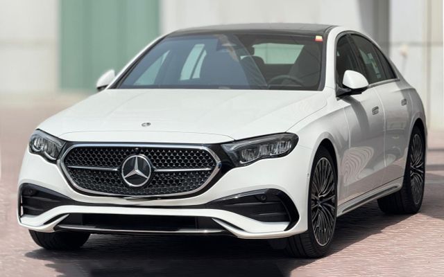 Mercedes E200 2025 - image 1