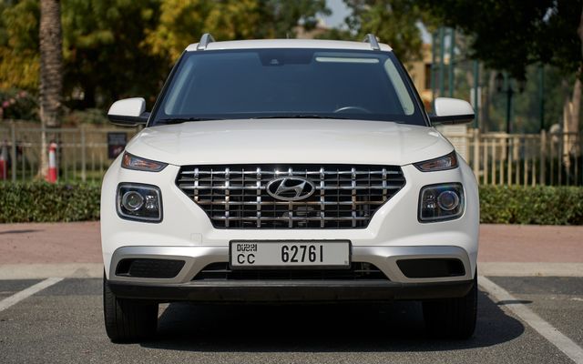 HYUNDAI VENUE - image 2