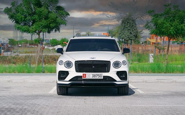 Bentley BENTAYGA - image 3