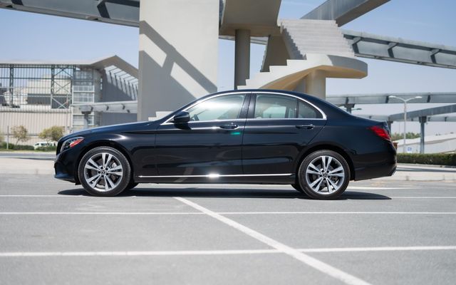 Mercedes C300 - image 2