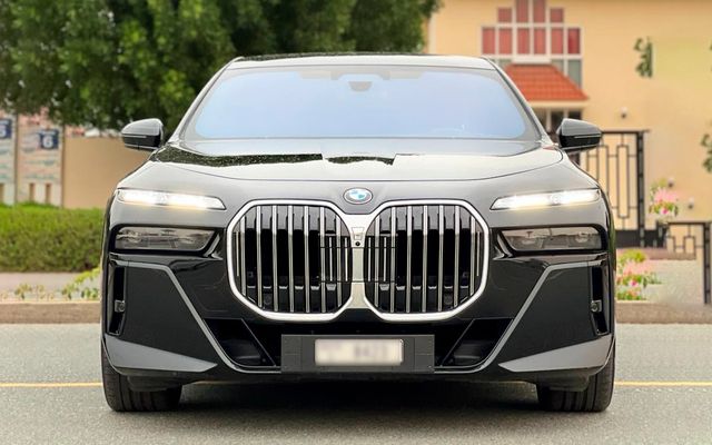 BMW 7 series - image 2
