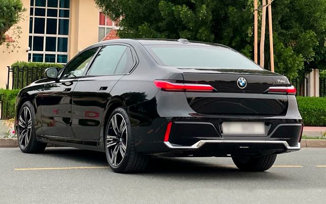 BMW 7 series - image 4