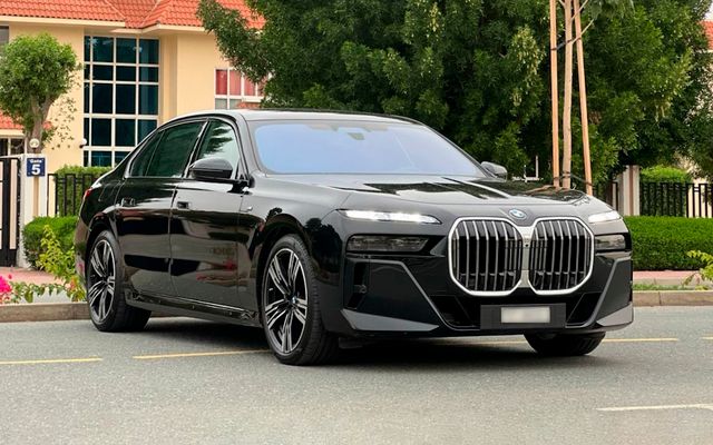 BMW 7 series - image 1