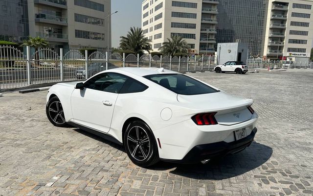 FORD Mustang - image 4