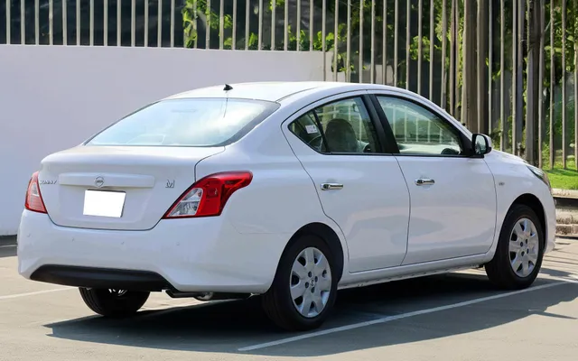 Nissan Sunny SV - image 2