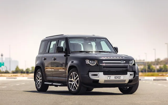 Land Rover Defender - image 4