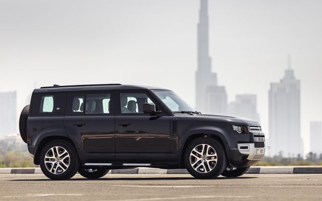 Land Rover Defender - image 3