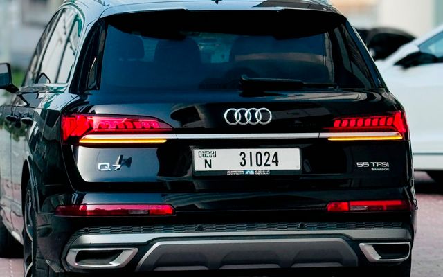 Audi Q7 - image 4